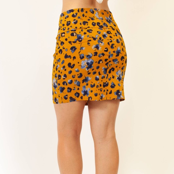 FLOWER PRINTTED MINI SKIRT - Picture 3 of 4
